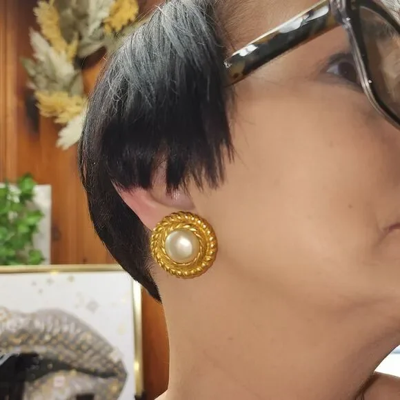 CHANEL Vintage Authentic Clip on earings - Picture 12 of 13